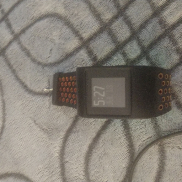Fitbit surge black and red - Picture 3 of 3